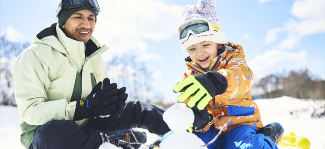そりを楽しむ子供たち